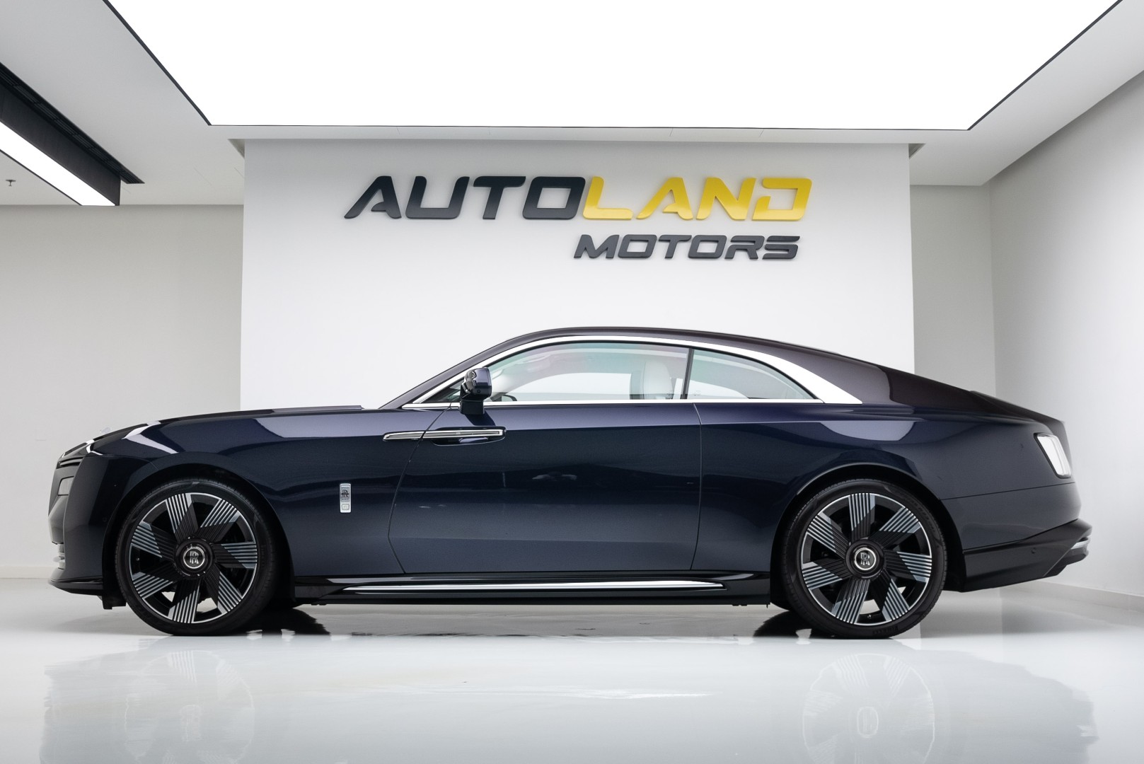 2024 ROLLS ROYCE SPECTRE. BESPOKE SOUND SYSTEM. IMMERSIVE SEATS. MAIN DEALER WARRANTY AND SERVICE.